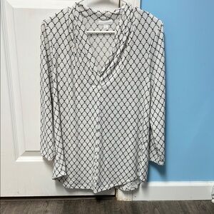 White and black, Relaxed V-Neck 3/4 Sleeve Blouse